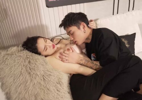 Poster of Cậu con trai mới lớn và người mẹ dâm đãng vú to