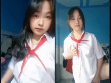 Poster of Em học sinh mới lớn nứng lồn